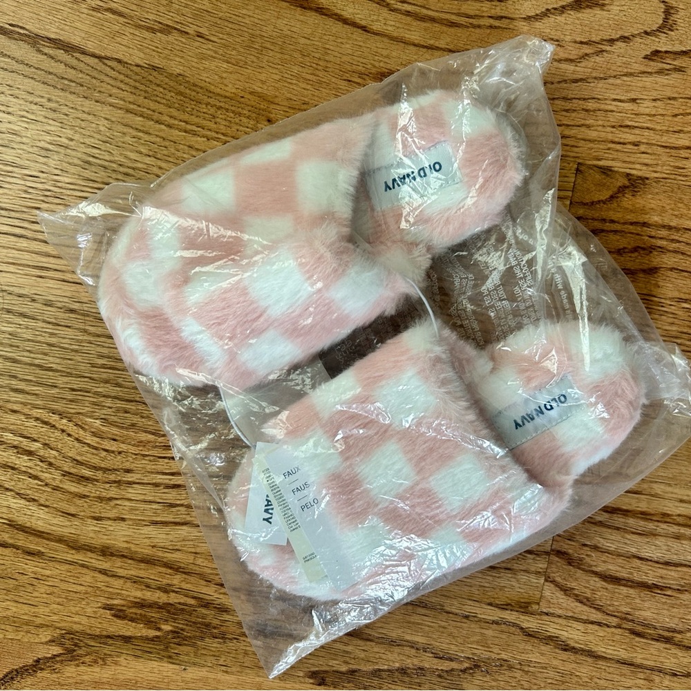 Old Navy Checkered Slippers Pink